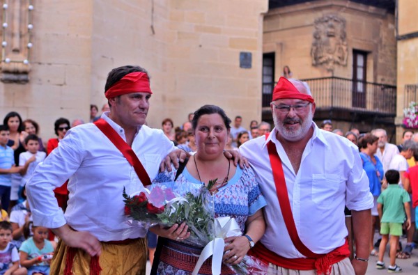 Elciego paloteo homenaje mujer