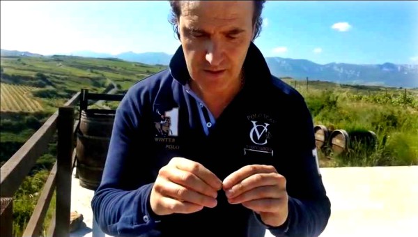 EL ANFITRIÓN nos introdujo en una atmósfera anímica para lograr el maridaje del vino con las estrellas.