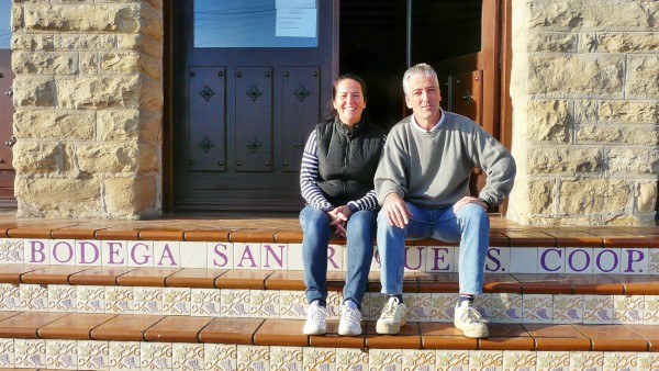 vendimia-pareja-calle
