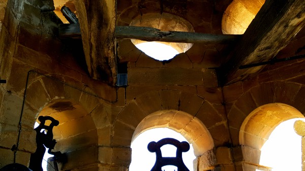 Dentro del campanario, Leza