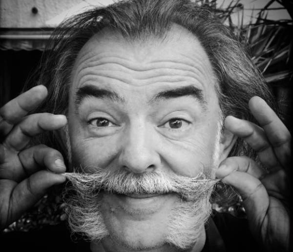 Luis-afina-bigote