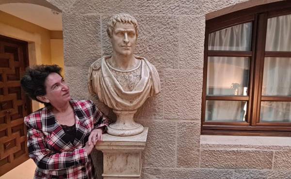Chari-Busto-Rom
