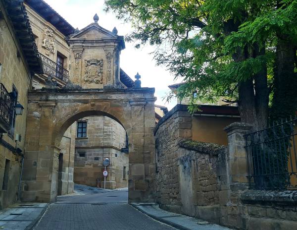 Entrada-Bastida