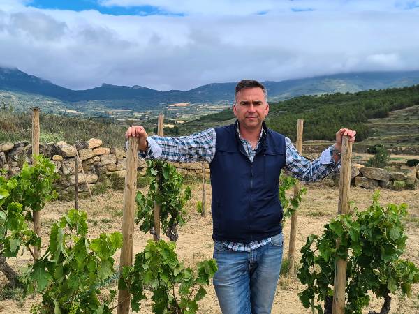 Carlos Sánchez, el profesor de Primaria que cambió las aulas por las viñas