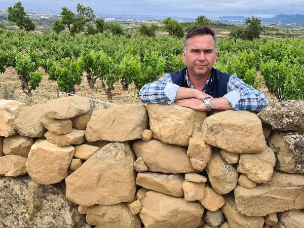 Carlos Sánchez, el profesor de Primaria que cambió las aulas por las viñas