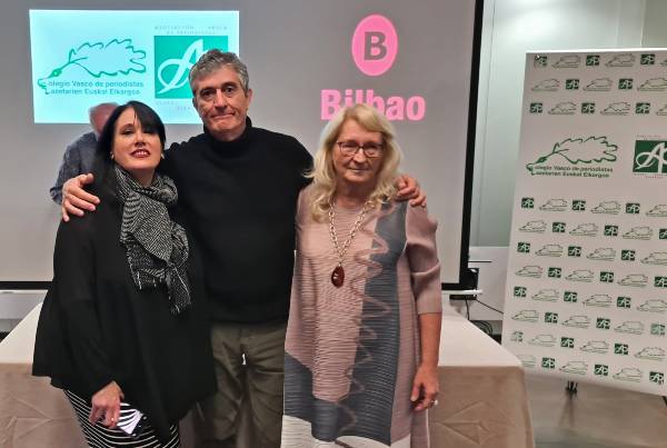 El periodista Guillermo Fesser visita Rioja Alavesa