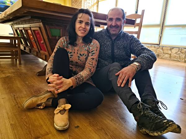 PAREJA-SENTADA