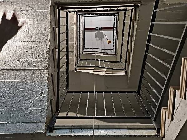 ESCALERA-SOLA