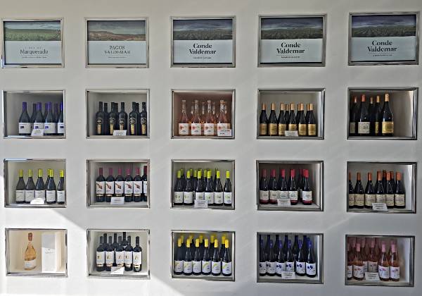 MUCHOS VINOS